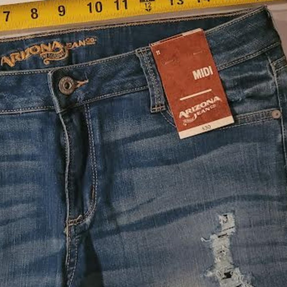 NWT Arizona distressed MIDI  jean shorts size 11 - Picture 2 of 6